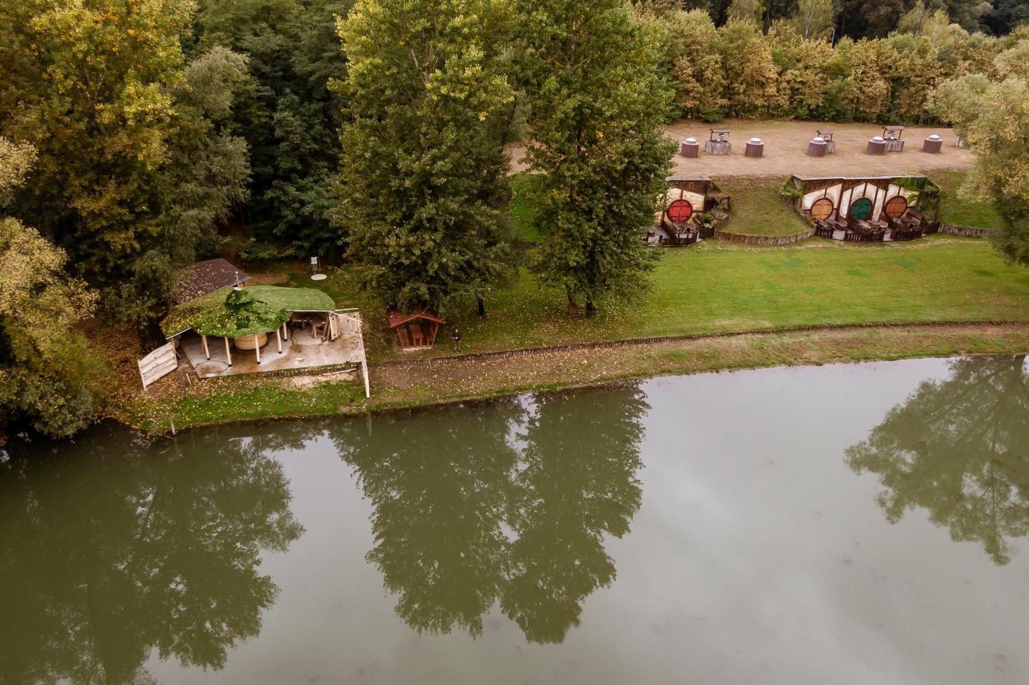 Bucka-Lak Aparthotel Szabolcsveresmart ภายนอก รูปภาพ