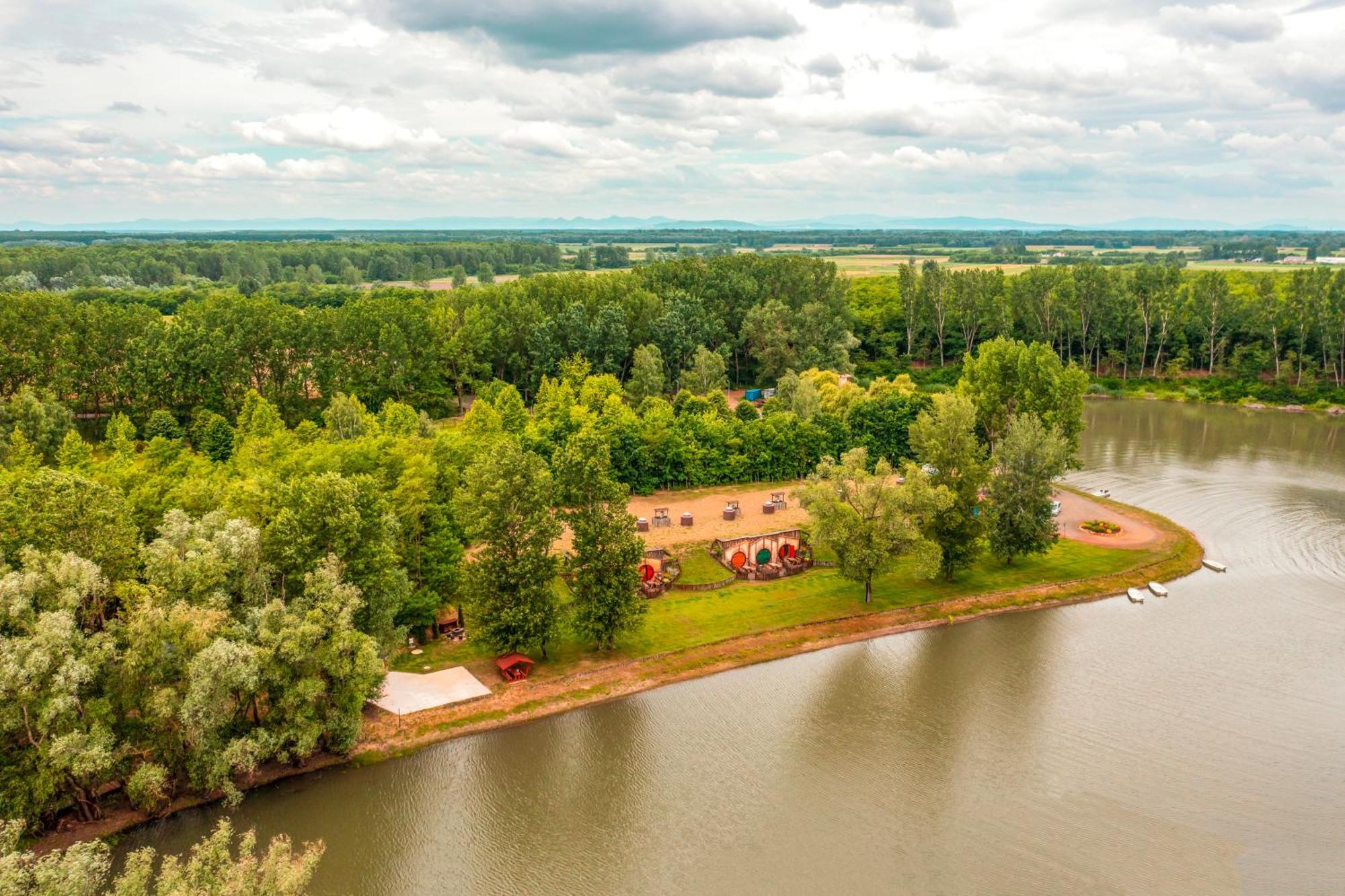 Bucka-Lak Aparthotel Szabolcsveresmart ภายนอก รูปภาพ
